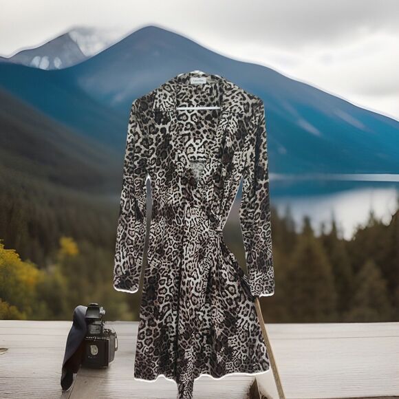 Calvin Klein women's midi wrap dress, size 12, cheetah print, belt, long sleeves - Picture 1 of 7